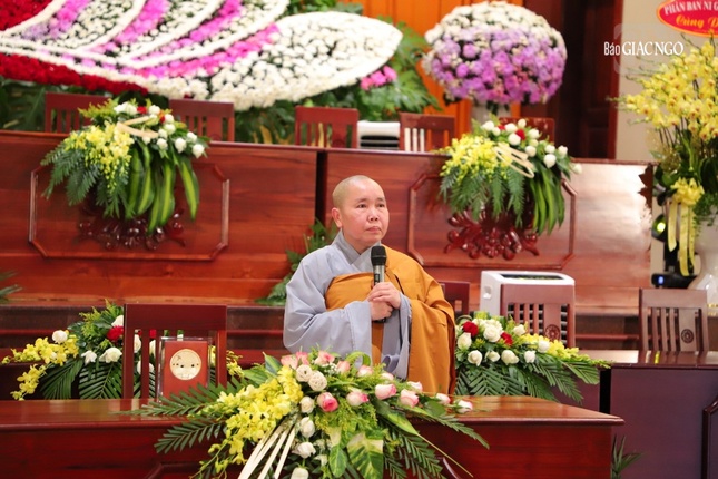 Ni sư Thích nữ Như Nguyệt nói về "Luật nghi căn bản" cho giới tử Ni Ni sư Thích nữ Như Nguyệt nói về "Luật nghi căn bản" cho giới tử Ni