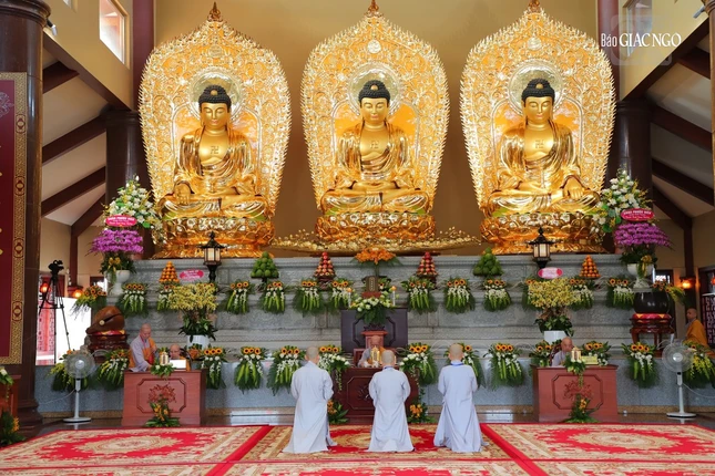 Giới tử Sa-di-ni được truyền thọ giới pháp