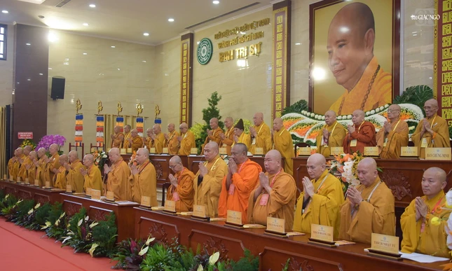 Chư tôn giáo phẩm chứng minh, tham dự