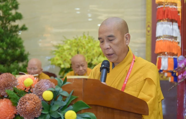 Thượng tọa Thích Quảng Chơn cung an chức sự