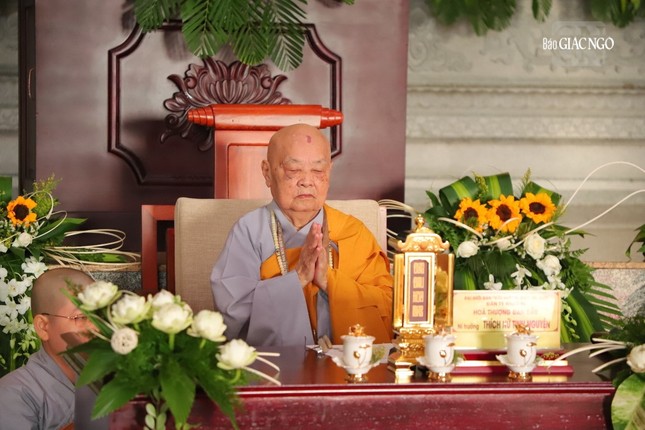 Ni trưởng Thích nữ Tịnh Nguyện đương vi Đường đầu Hòa thượng Ni đàn giới Tỳ-kheo-ni