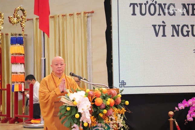 Hòa thượng Thích Lệ Trang nhằm cầu nguyện đến người không may tử vong siêu sanh về cõi an lành và cầu nguyện sự bình an với những người đang sống