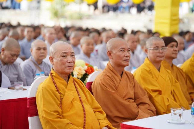 Chư tôn đức chứng minh, tham dự