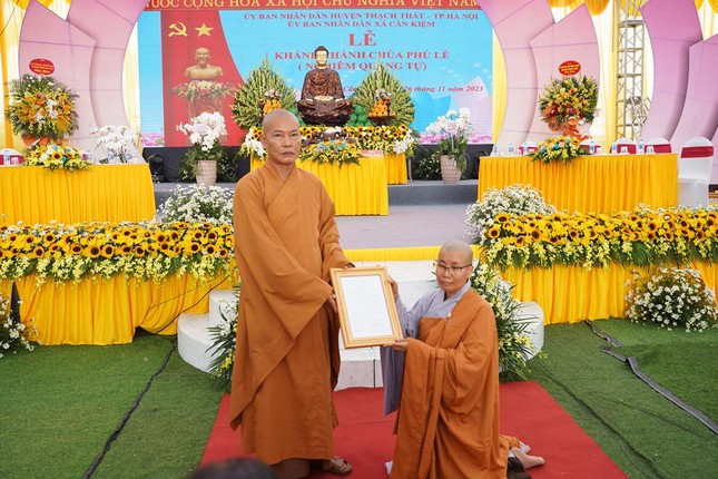 Thượng tọa Thích Đạo Phong đã trao quyết định bổ nhiệm trụ trì của Ban Trị sự GHPGVN TP.Hà Nội đến Sư cô Thích Thường An Thượng tọa Thích Đạo Phong đã trao quyết định bổ nhiệm trụ trì của Ban Trị sự GHPGVN TP.Hà Nội đến Sư cô Thích Thường An