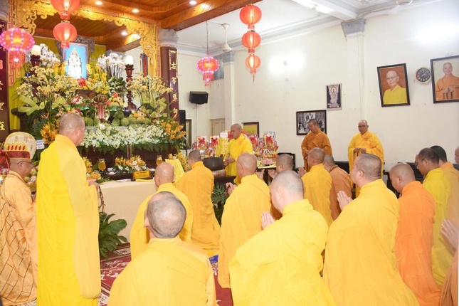 Môn đồ pháp quyến tưởng niệm Hòa thượng Thích Chí Đạo