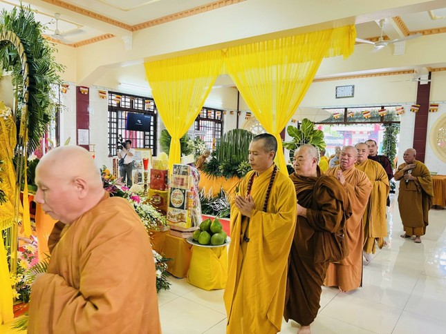 Chư tôn đức Ban Trị sự TP.Biên Hòa hữu nhiễu kim quan