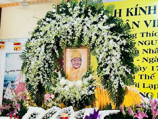 Di ảnh Ni trưởng Thích nữ Nhẫn Liên