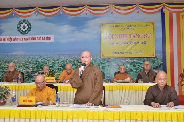 Thượng tọa Thích Thông Đạo phát biểu cảm tạ