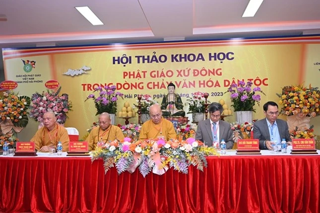 Chủ tọa hội thảo