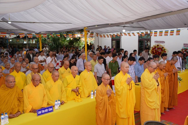 Chư Tăng chùa Linh Quang