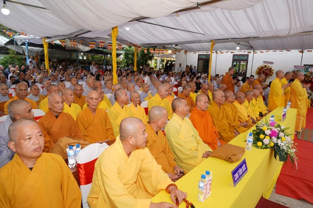 Chư tôn đức tham dự