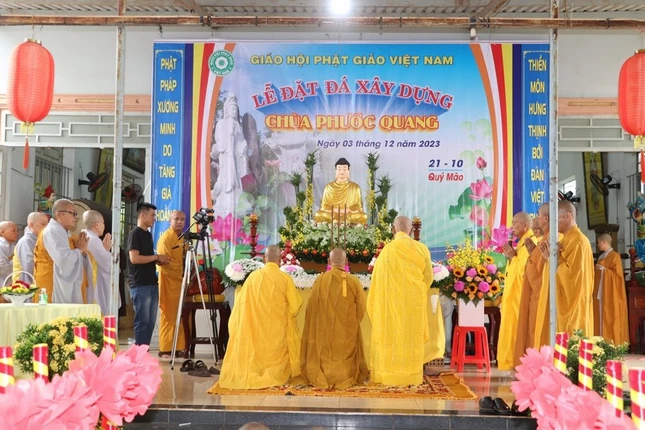 Chư tôn Hòa thượng chứng minh cầu nguyện cho công trình trùng tu chùa Phước Quang sớm hoàn thành như sở nguyện