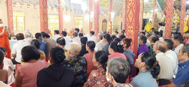 Bà con Phật tử tham gia buổi họp công bố quyết định tại chùa Kỳ Son, xã Loan Mỹ Ảnh: Ban TT-TT Vĩnh Long Bà con Phật tử tham gia buổi họp công bố quyết định tại chùa Kỳ Son, xã Loan Mỹ Ảnh: Ban TT-TT Vĩnh Long