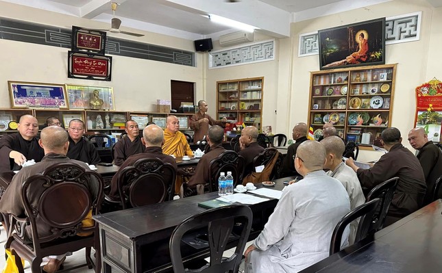 Buổi họp của Ban Thường trực tại chùa Long Sơn Buổi họp của Ban Thường trực tại chùa Long Sơn