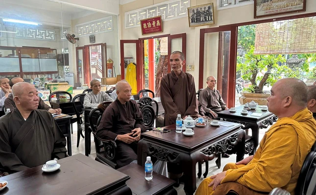 Đóng góp ý kiến tại buổi họp của Ban Thường trực Đóng góp ý kiến tại buổi họp của Ban Thường trực