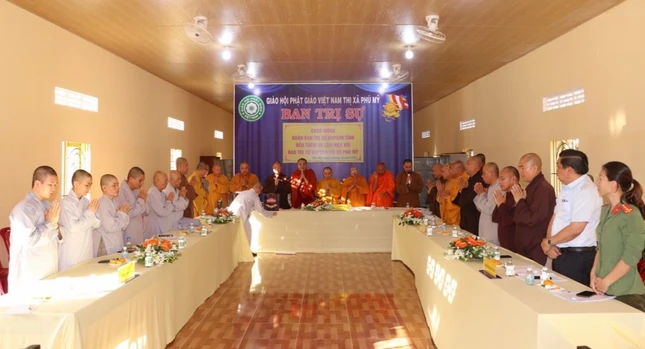 Niệm Phật cầu gia bị trước buổi làm việc tại Ban Trị sự TX.Phú Mỹ Niệm Phật cầu gia bị trước buổi làm việc tại Ban Trị sự TX.Phú Mỹ