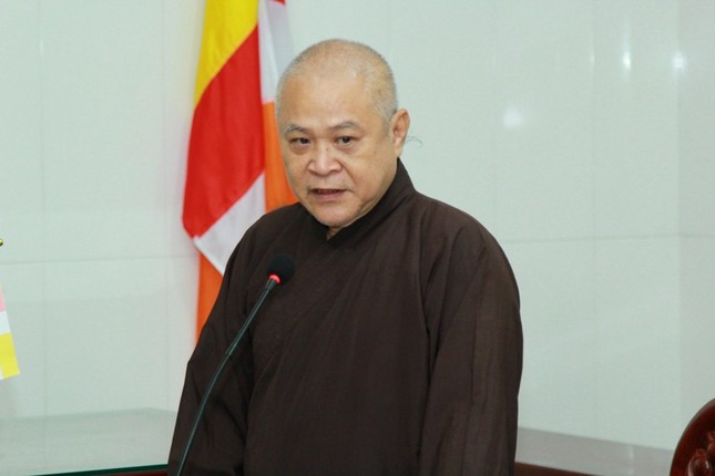 Thượng tọa Thích Huệ Đức phát biểu tại hội nghị Thượng tọa Thích Huệ Đức phát biểu tại hội nghị