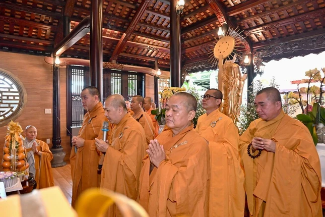 Chư tôn đức Ban Trị sự GHPGVN TP.Vũng Tàu tưởng niệm