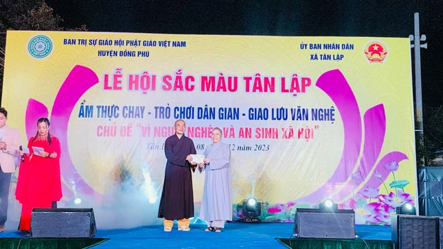 Ni sư Thích nữ Như Hiền ủng hộ chương trình