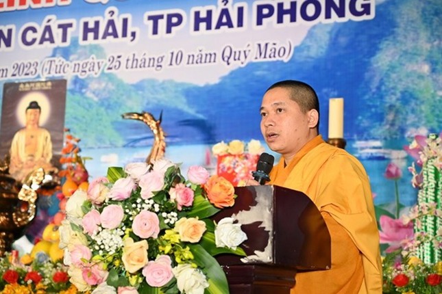 Đại đức Thích Bản Nhiên phát biểu tại buổi lễ Đại đức Thích Bản Nhiên phát biểu tại buổi lễ