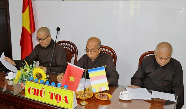 Hòa thượng Thích Nhựt Tấn chủ trì hội nghị