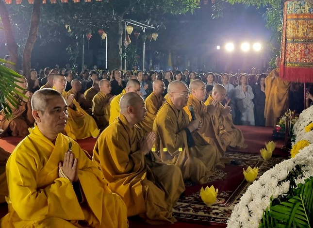 Chư tôn đức tham dự buổi lễ Chư tôn đức tham dự buổi lễ