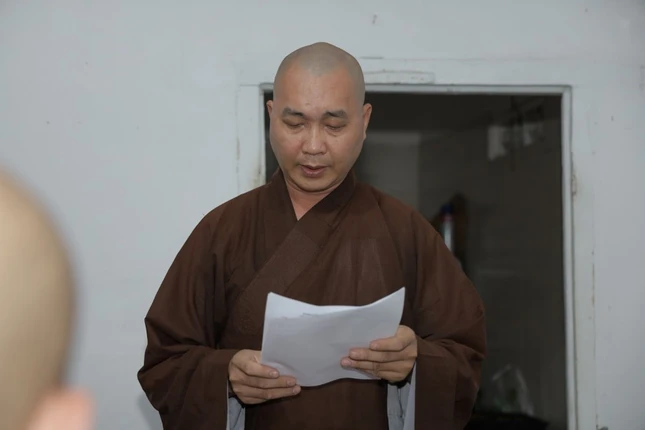 Đại đức Thích Pháp Quang trình báo cáo Phật sự năm 2023