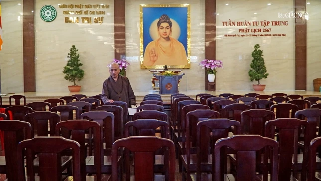 Chư tôn đức tham gia khóa huân tu tập trung tham gia các chuyên đề được sắp xếp theo khu vực riêng