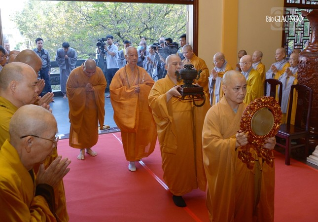 Cung nghinh Đức Pháp chủ quang lâm lễ đường chứng minh Cung nghinh Đức Pháp chủ quang lâm lễ đường chứng minh