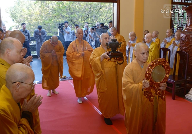 Cung nghinh Đức Pháp chủ quang lâm lễ đường chứng minh Cung nghinh Đức Pháp chủ quang lâm lễ đường chứng minh