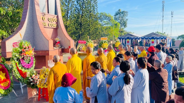 Thành kính tưởng niệm các anh hùng liệt sĩ