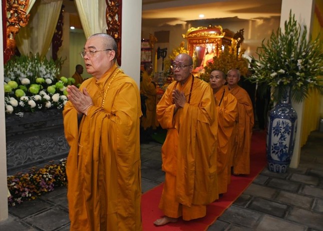 Chư tôn đức tưởng niệm trong tình linh sơn