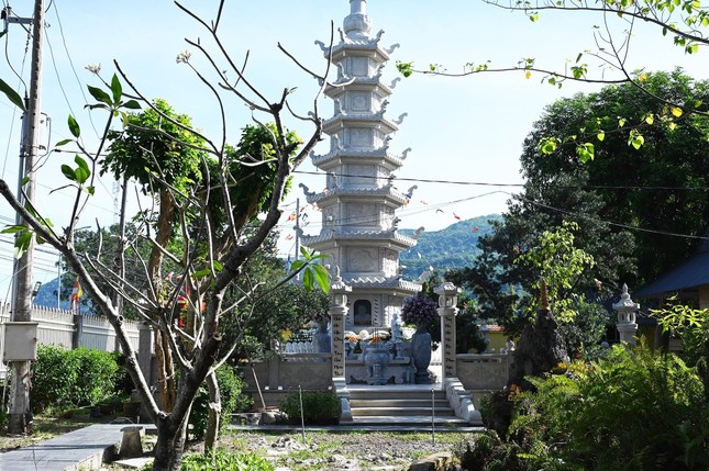 Bảo tháp Trưởng lão Hòa thượng Thích Giác Cầu tại tịnh xá Ngọc Thạnh