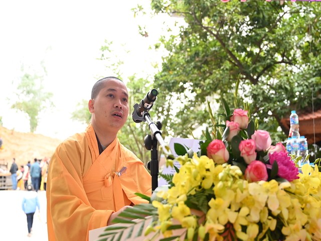 Đại đức Thích Bản Nhiên phát biểu tại buổi lễ