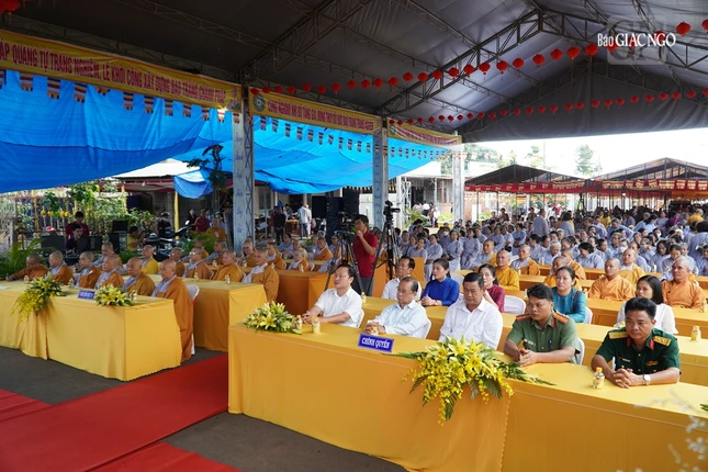 Quang cảnh buổi lễ đặt đá