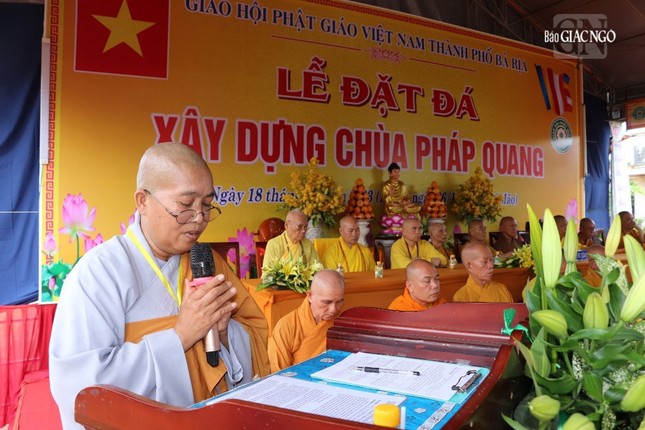 Sư cô Thích nữ Vạn Niệm, trụ trì chùa Pháp Quang