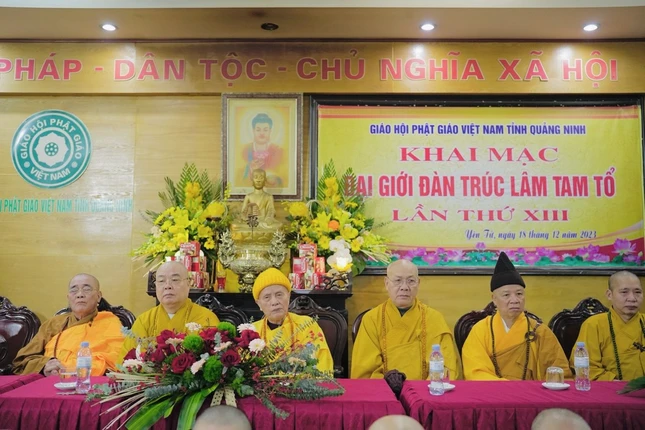 Chư tôn đức chứng minh