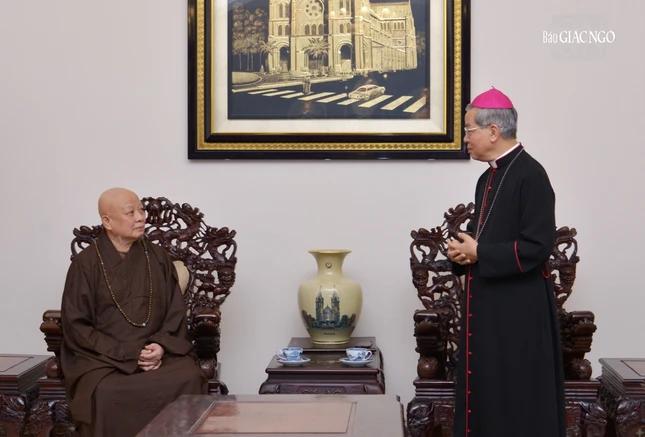 Tổng Giám mục Giuse Nguyễn Năng cảm ơn phái đoàn Ban Trị sự GHPGVN TP.HCM Tổng Giám mục Giuse Nguyễn Năng cảm ơn phái đoàn Ban Trị sự GHPGVN TP.HCM