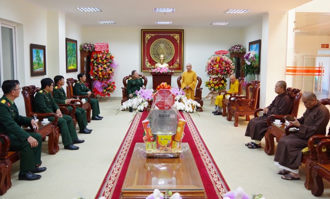 Hòa thượng Thích Thanh Tân chúc mừng tới toàn thể cán bộ, chiến sĩ nhân ngày truyền thống Quân đội Nhân dân Việt Nam