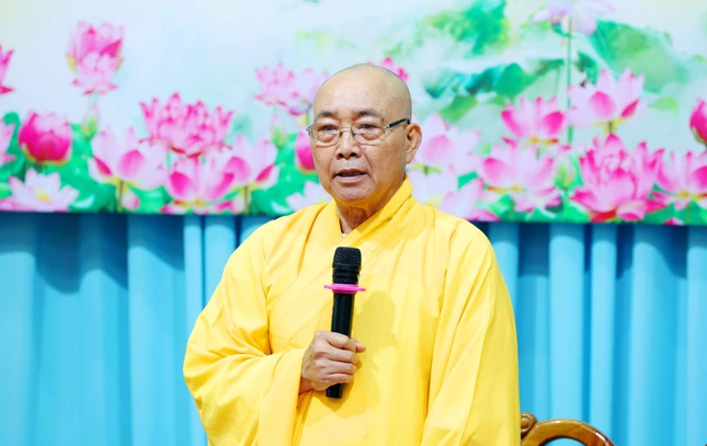 Hòa thượng Thích Minh Nhật đạo từ tại hội nghị
