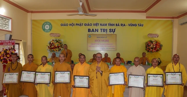 Tuyên dương những đơn vị cá nhân năm 2023