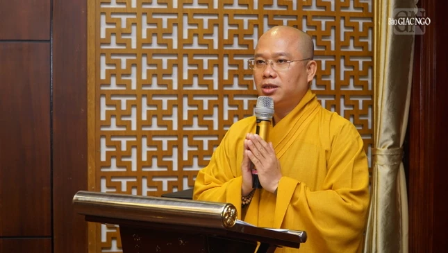 Đại đức Thích Trí Đức thay mặt Ban Trị sự công bố quyết định tặng Bằng tuyên dương công đức và Bằng công đức đến 26 tập thể và cá nhân thuộc Ban Kinh tế - Tài chính Đại đức Thích Trí Đức thay mặt Ban Trị sự công bố quyết định tặng Bằng tuyên dương công đức và Bằng công đức đến 26 tập thể và cá nhân thuộc Ban Kinh tế - Tài chính