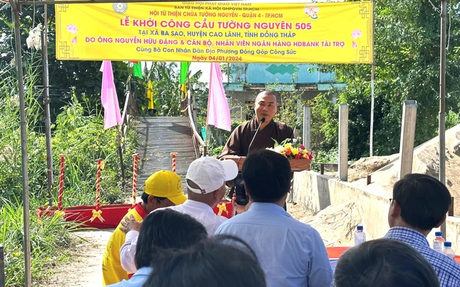 Đại đức Thích Minh Phú tại lễ khởi công - Ảnh: TN