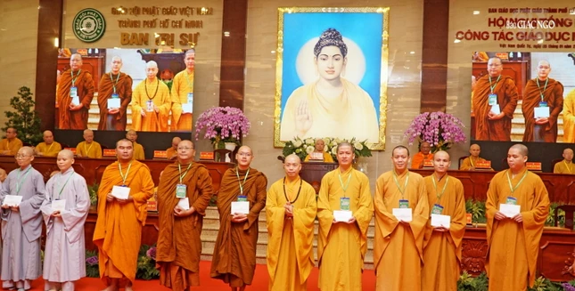 Trao học bổng cho Tăng Ni sinh