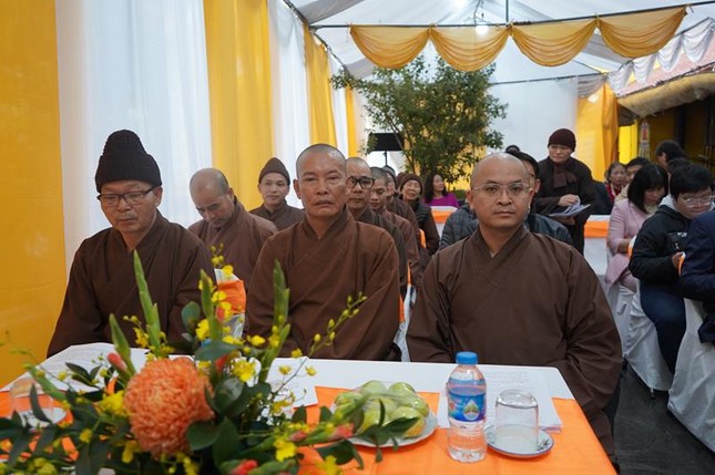 Chư tôn đức tham dự hội nghị