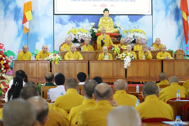 Trưởng lão Hòa thượng Thích Thiện Huệ ban đạo từ tại hội nghị