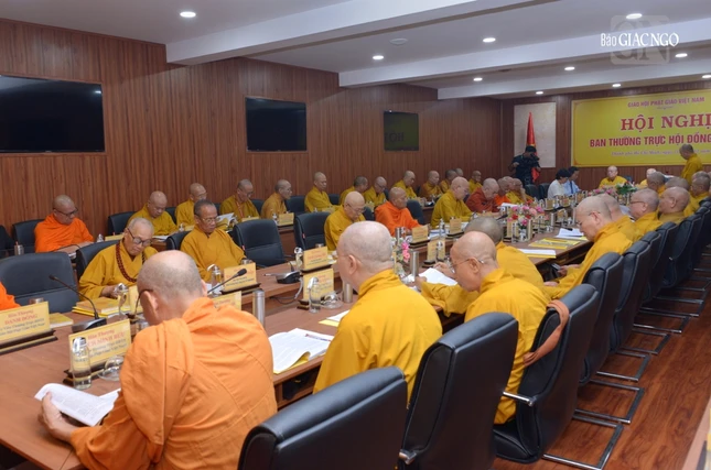 Quang cảnh Hội nghị Ban Thường trực Hội đồng Trị sự sáng nay, 13-1