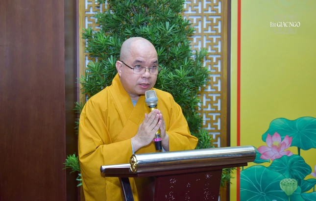 Thượng tọa Thích Thiện Tài báo cáo hoạt động Phật sự của Ban Kiểm soát TP.HCM