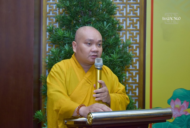 Thượng tọa Thích Trung Nguyện thay mặt Ban Tổ chức phát biểu cảm tạ