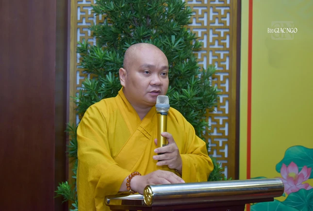 Thượng tọa Thích Trung Nguyện thay mặt Ban Tổ chức phát biểu cảm tạ